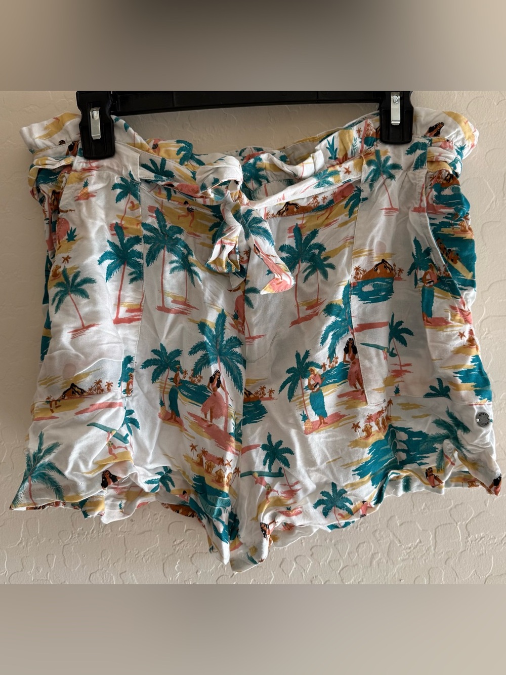 Roxy, large, The South Side high-waisted Hawaiian print shorts
